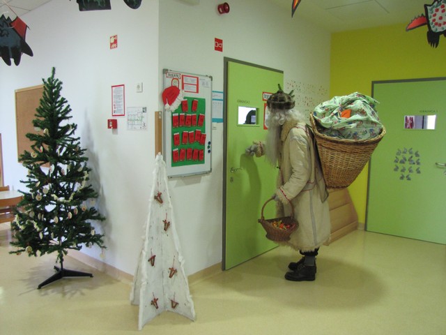 Dedek Mraz na obisku v šoli in vrtcu