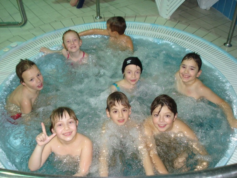 Plavalni tečaj učencev 2. in 3. razreda v Logatcu