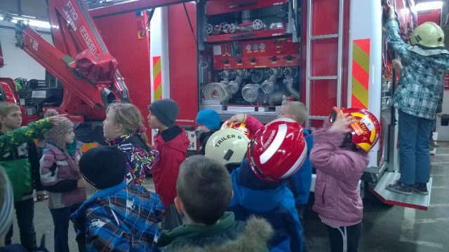 Obisk centra za obveščanje in gasilskega doma v Postojni